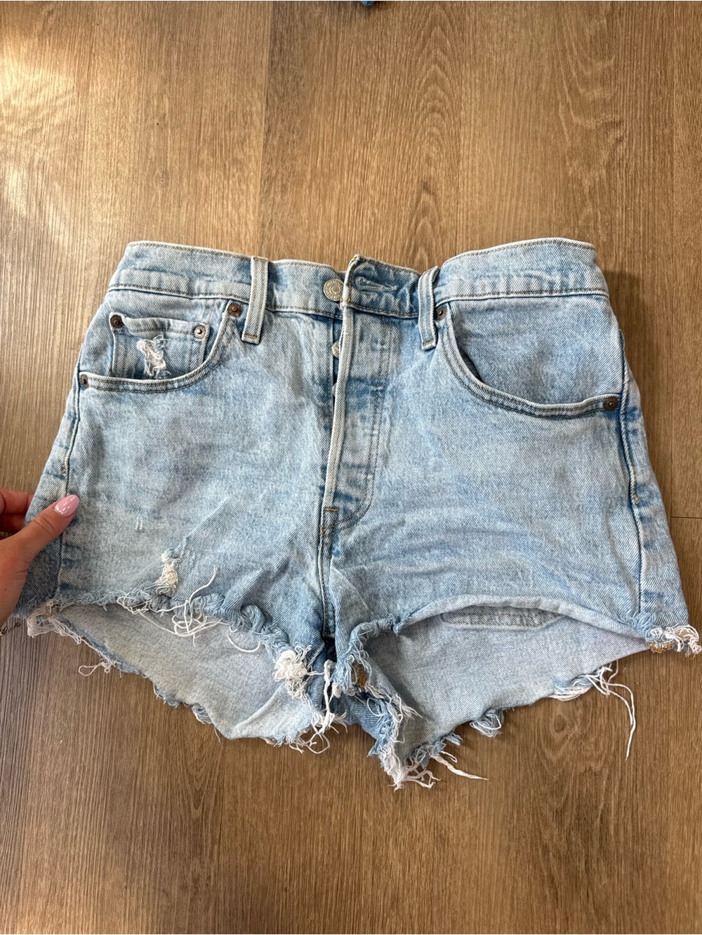 Levi's Light Wash Denim Cutoff Shorts 27 - Picture 9 of 11